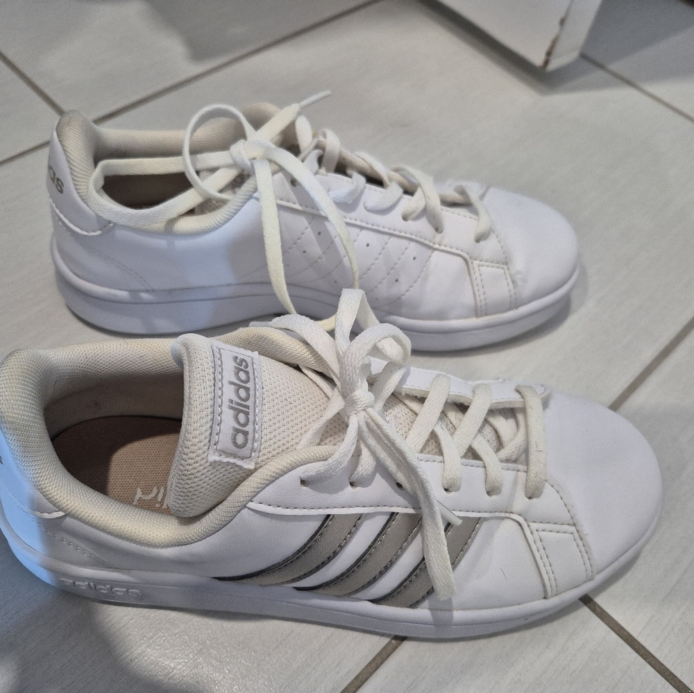 Women's Adidas courts